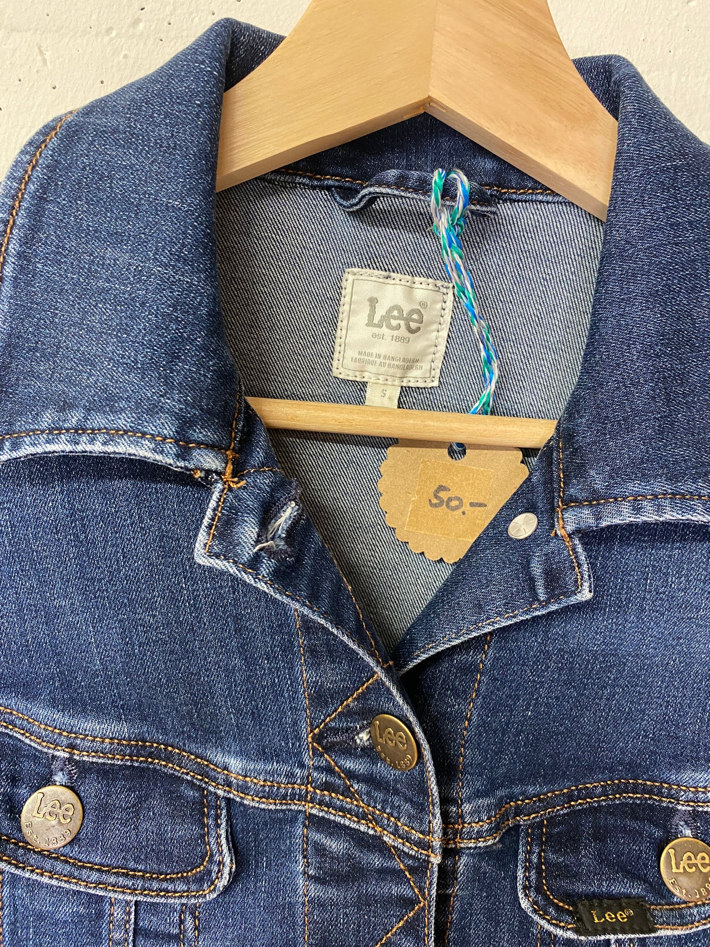 Coole Secondhand Jeansjacke (Lee) – Klassisch Blau, Grösse S