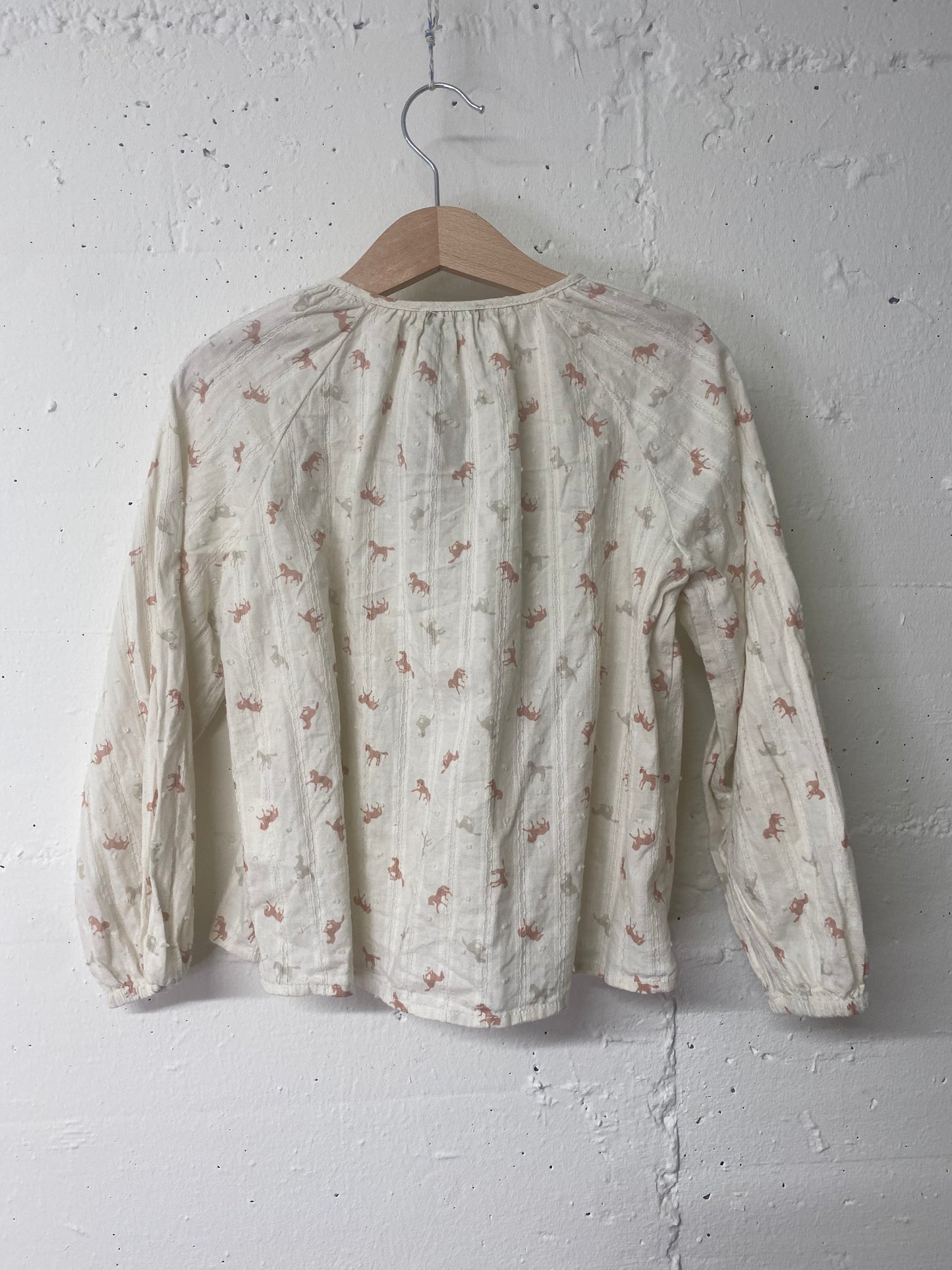 Secondhand Langarmshirt mit Pferdeprint – Grösse 110