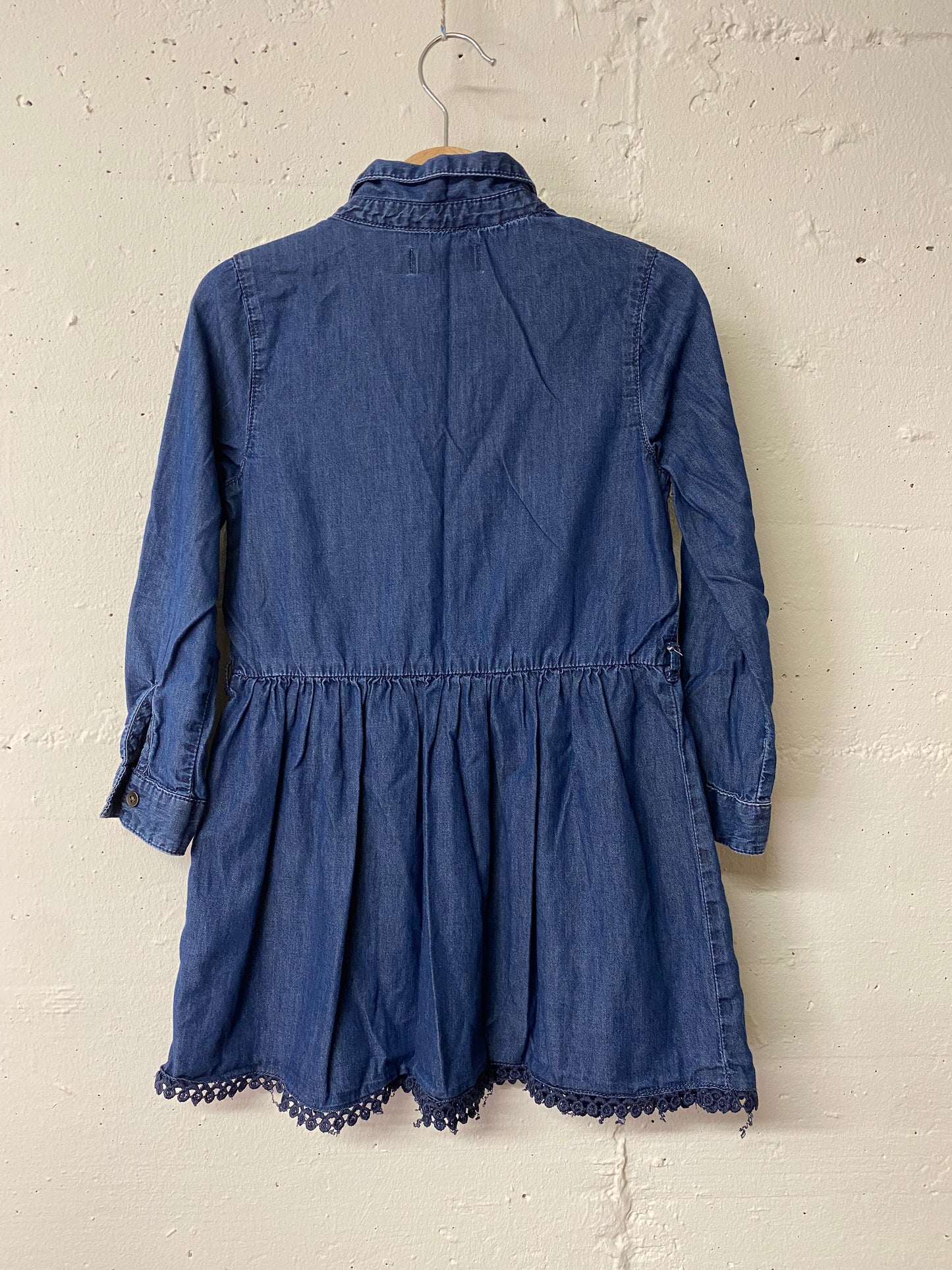Süsses Secondhand Jeanskleid für Mädchen- Grösse 110