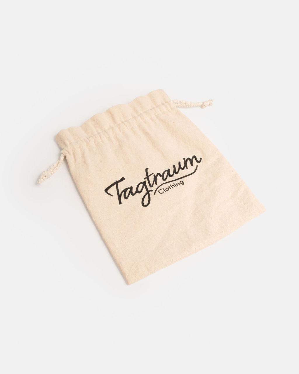 Ein kleiner Bio-Baumwollbeutel, naturfarben, mit schwarzem Tagtraum clothing Print