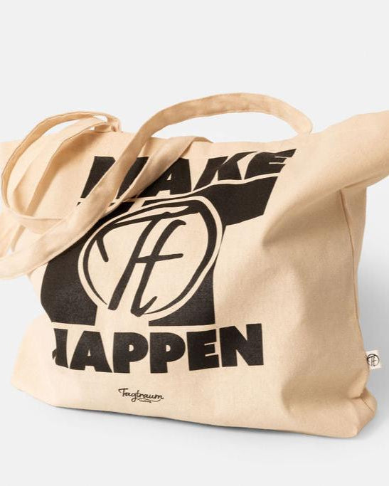Ein Shopper aus Bio-Baumwolle, naturfarben, mit coolem, schwarzem "Make it happen" Print