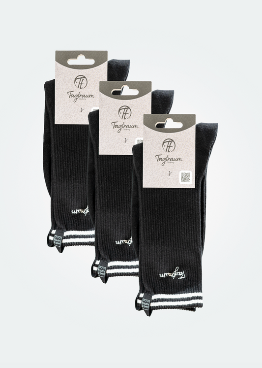 3er Set Tennis Socken in Schwarz mit edlem, weissen Tagtraum Stick und unserer Make-It-Happen_Lasche in schwarz