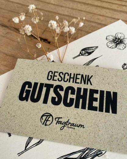 Schenke Nachhaltigkeit mit unserem physischen, kompakten Geschenkgutschein aus Graspapier und Altpapier. Liebevoll in einem kleinen Betrieb in Polen gefertigt.