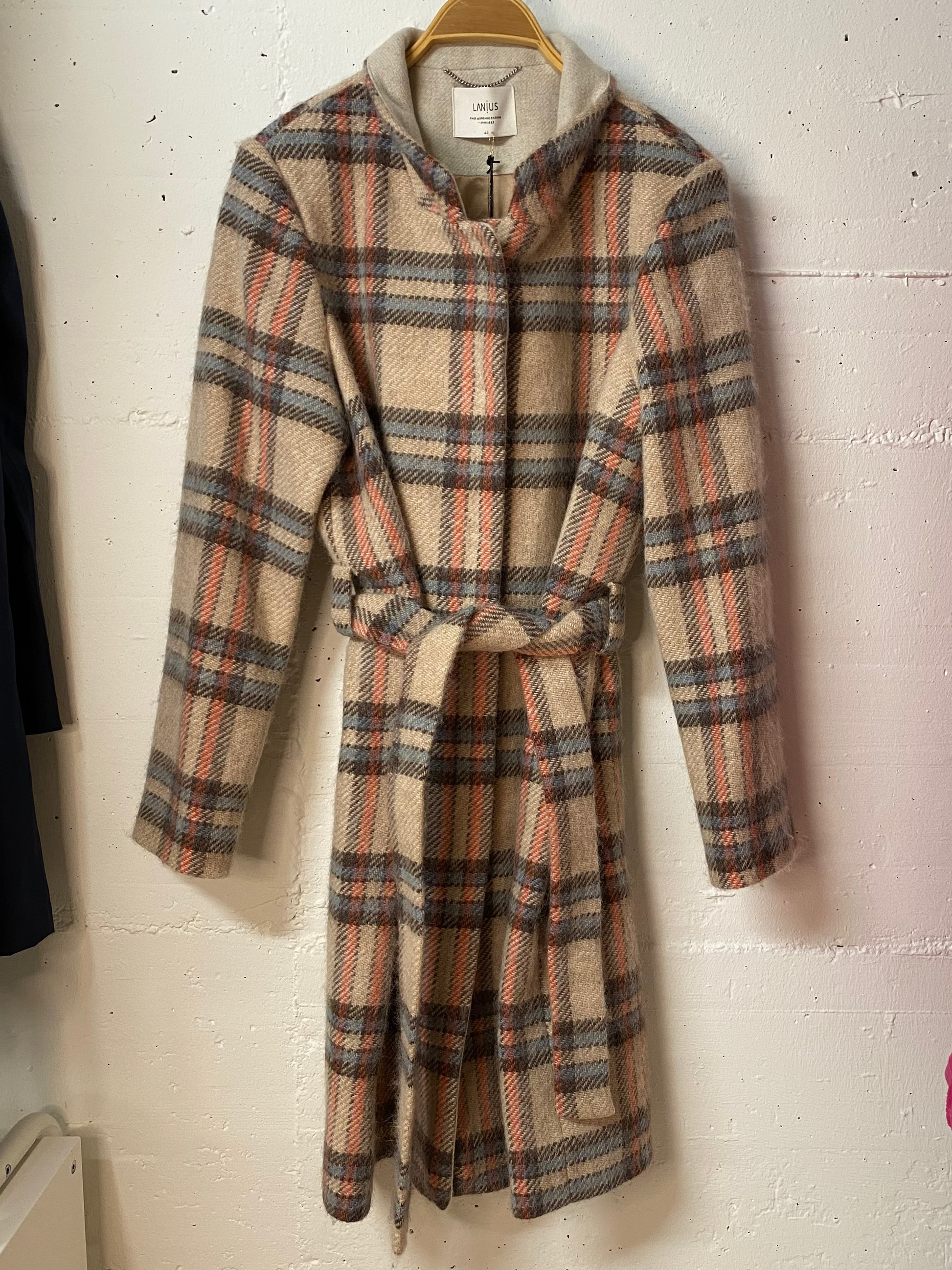 Kuschelig warmer Wollmantel von der Marke Lanius, kariert, Second Season, Ungetragen, perfekt für Herbsttage. Fair und nachhaltig produziert.