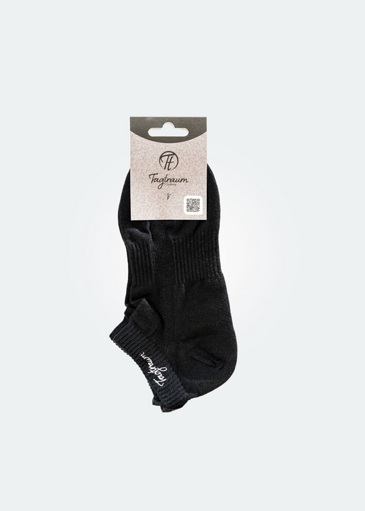 Schwarze Sneaker Socken mit einem edlen, weissen Tagtraum Stick