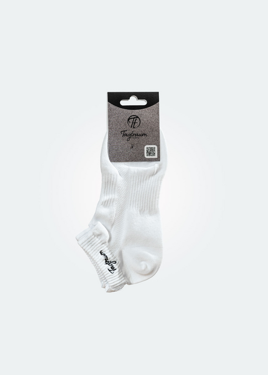 Weisse Sneaker Socken mit einem edlen, schwarzen Tagtraum Stick