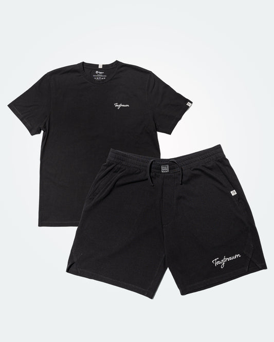 Ein Set aus unserem schwarzen Unisex Shirt und der Unisex Shorts; beide mit edlem, weissem Tagtraum Stick versehen. Cool, bequem, nachhaltige Streetwear.