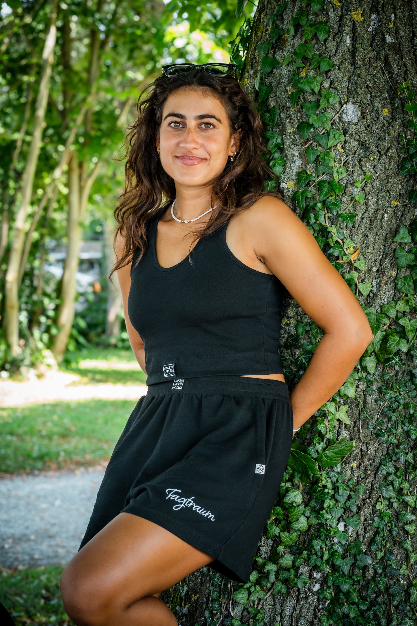 Nachhaltiges Set aus einem bequemen Crop Top und Shorts. Perfekt für warme Sommetage in den Bergen, beim Campen oder am Meer. Qualitativ hochwertig, luftig, atmungsaktiv, cool!