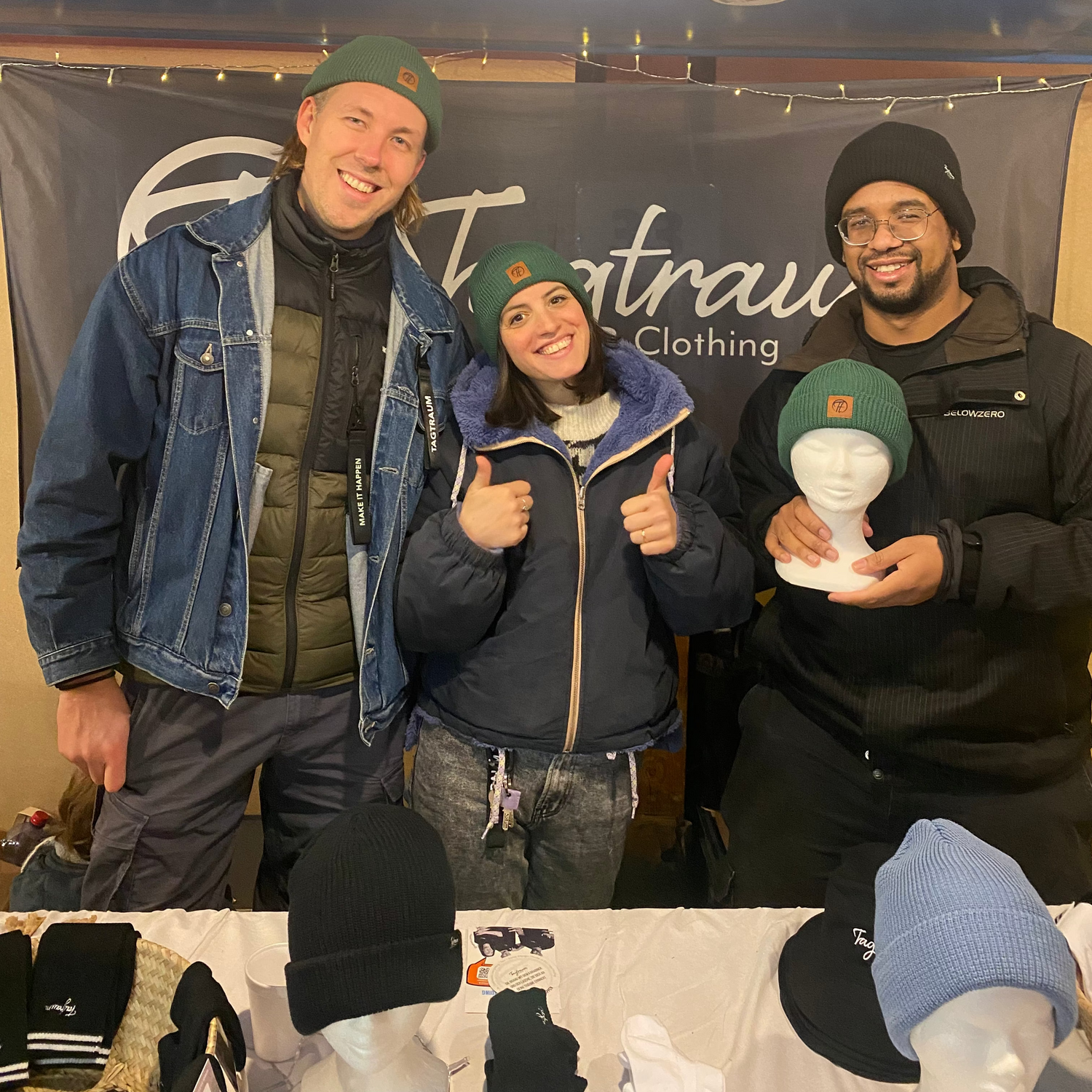 Die drei GründerInnen an ihrem Stand am Weihnachtsmarkt Glarus.